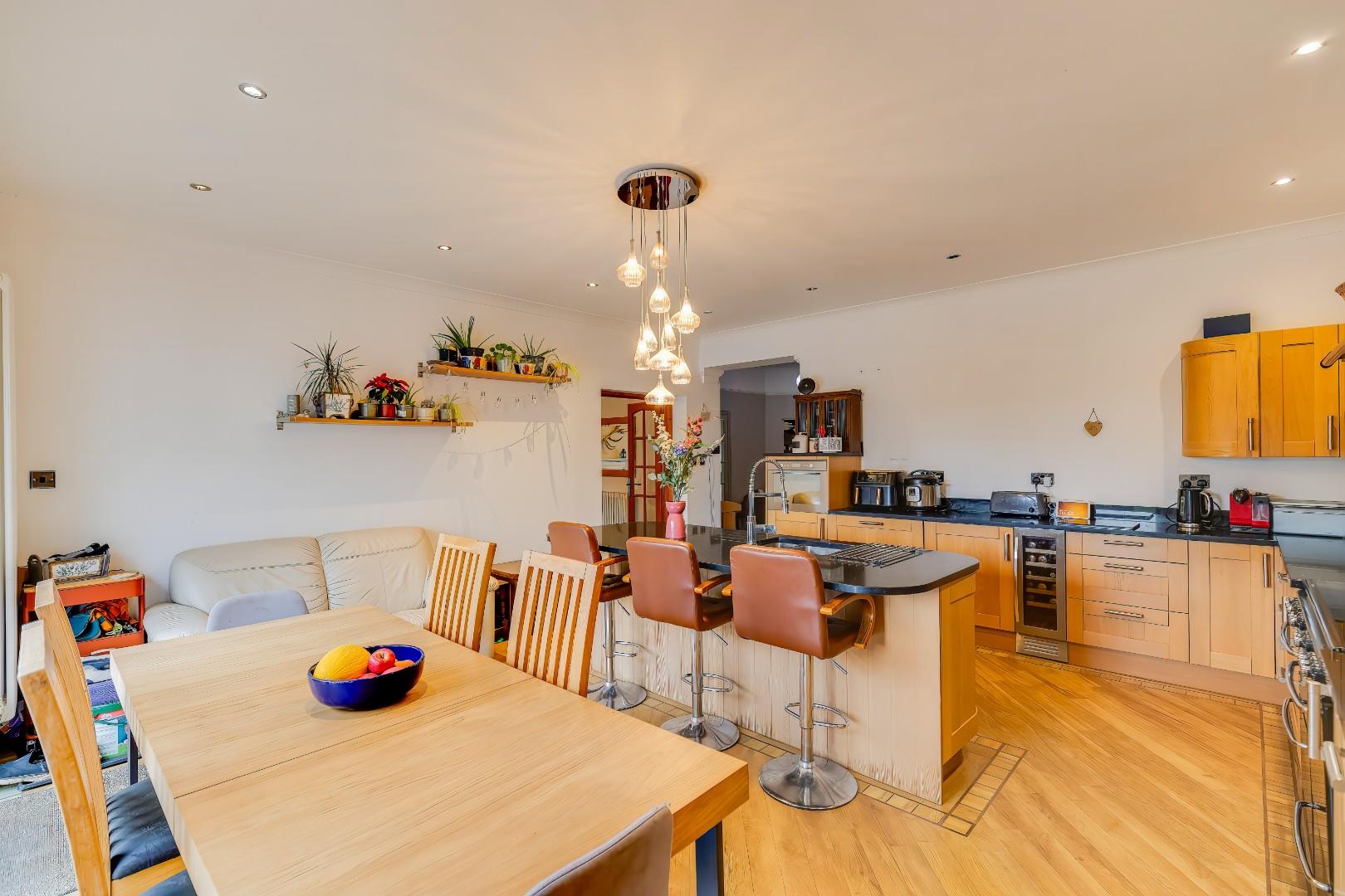 76 South Road, Sully, CF64 5SL